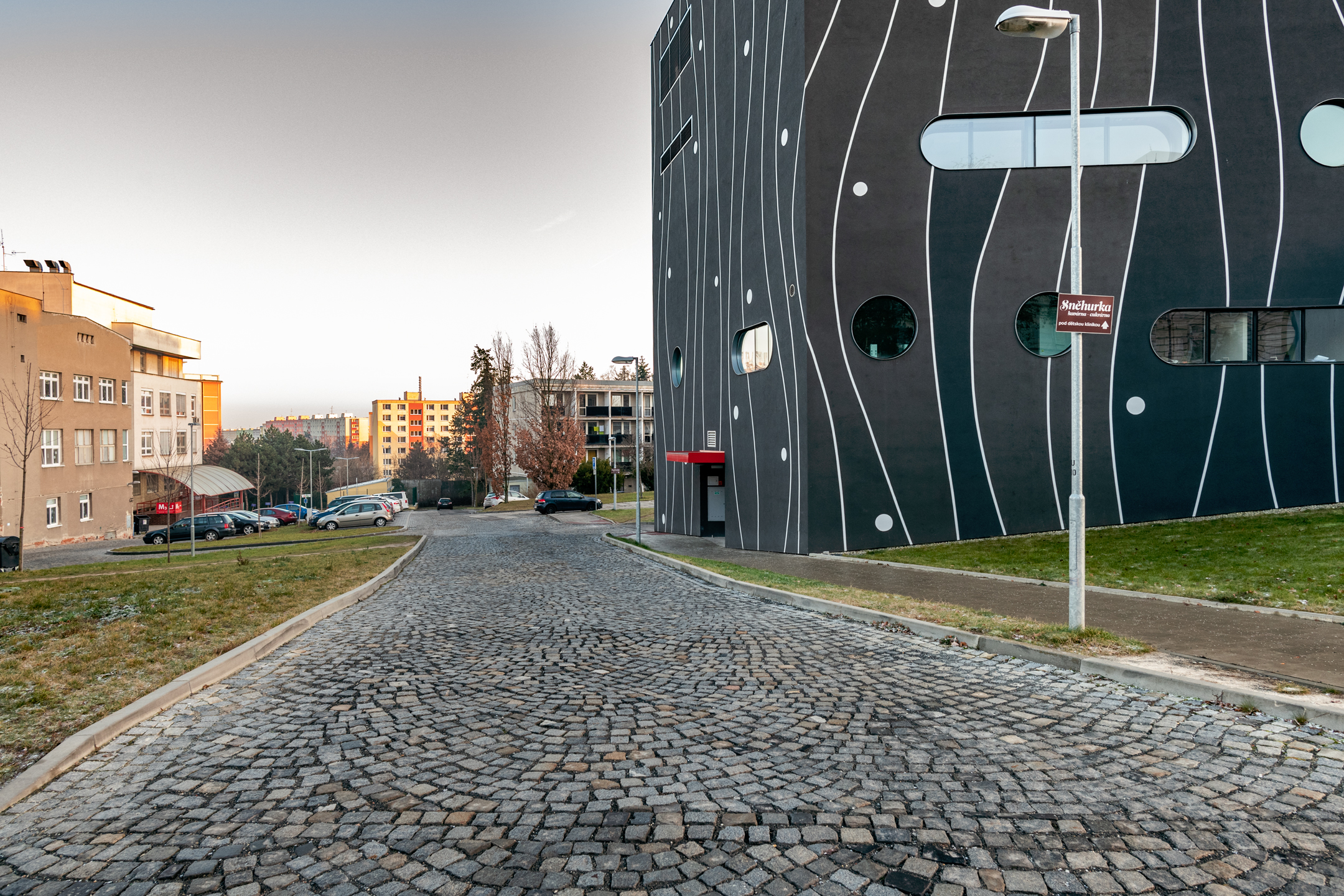 Olomouc – realizace parkoviště u Fakultní nemocnice Olomouc - Výstavba ciest a mostov