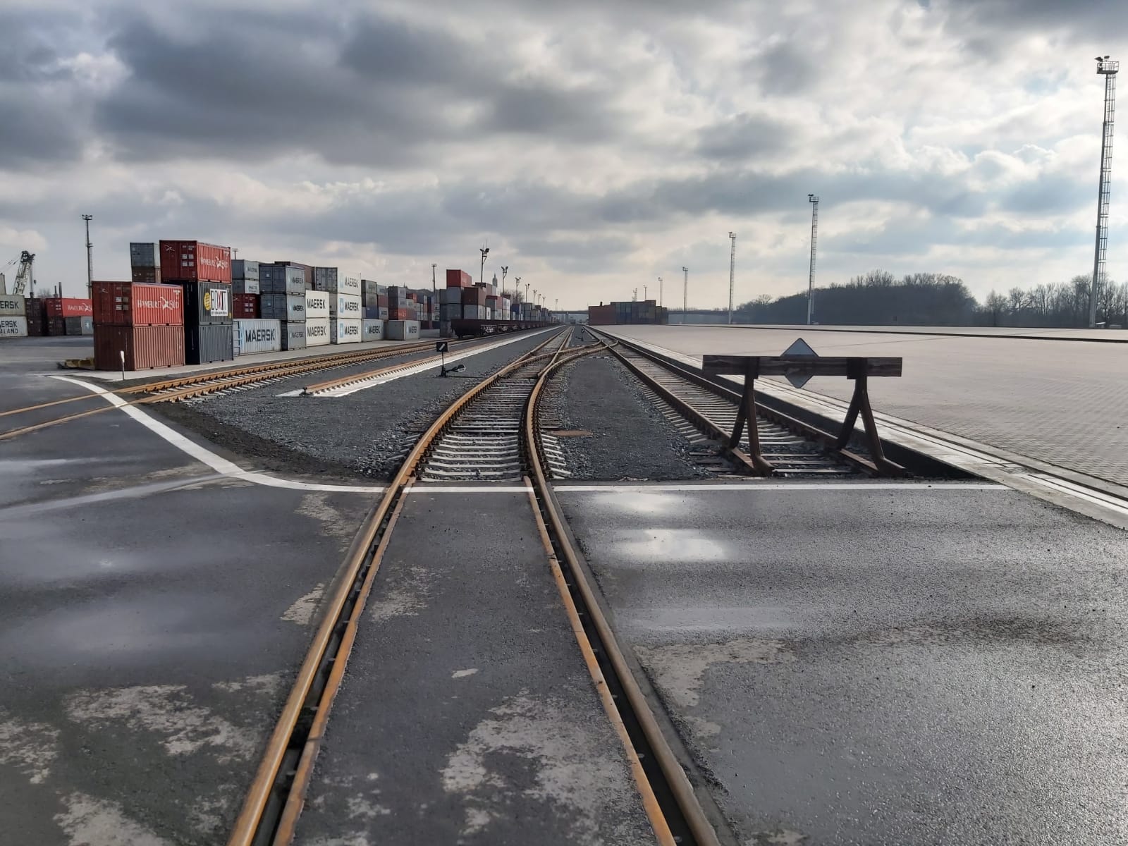 Mělník – ekologizace kontejnerového terminálu - Výstavba ciest a mostov