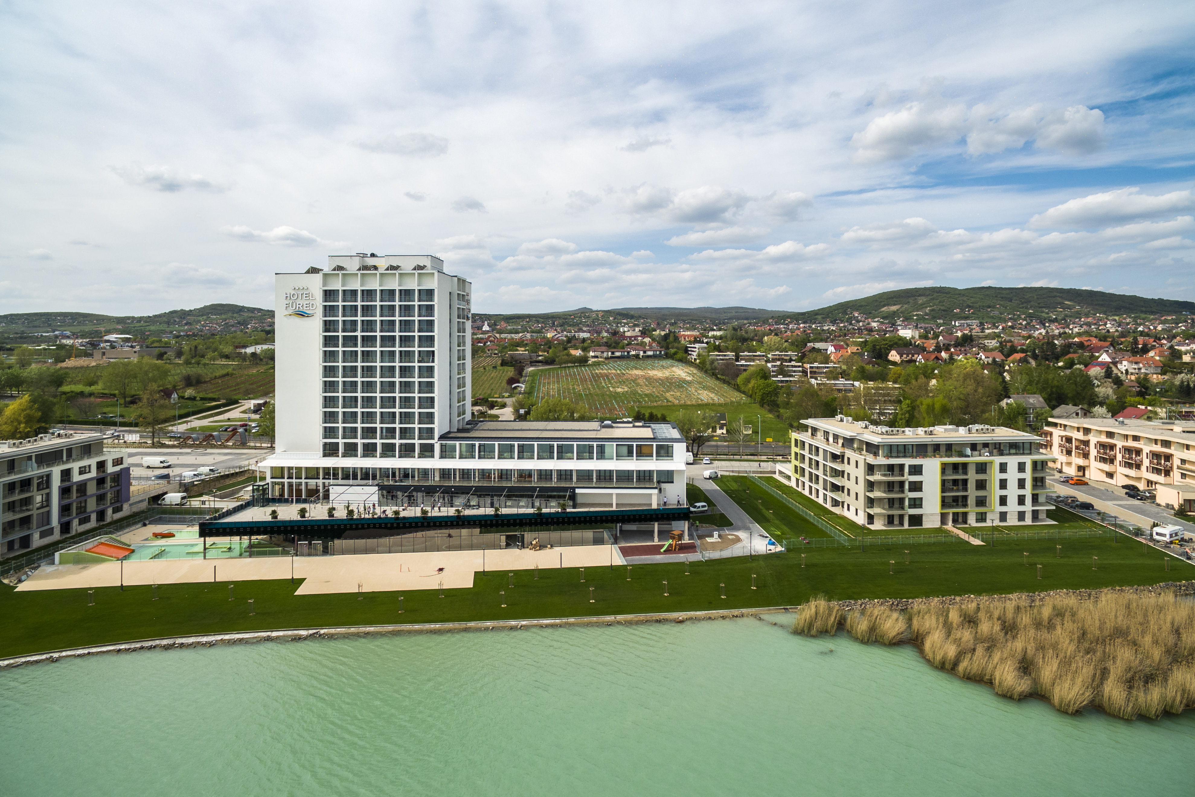 Hotel Füred - Pozemné stavby