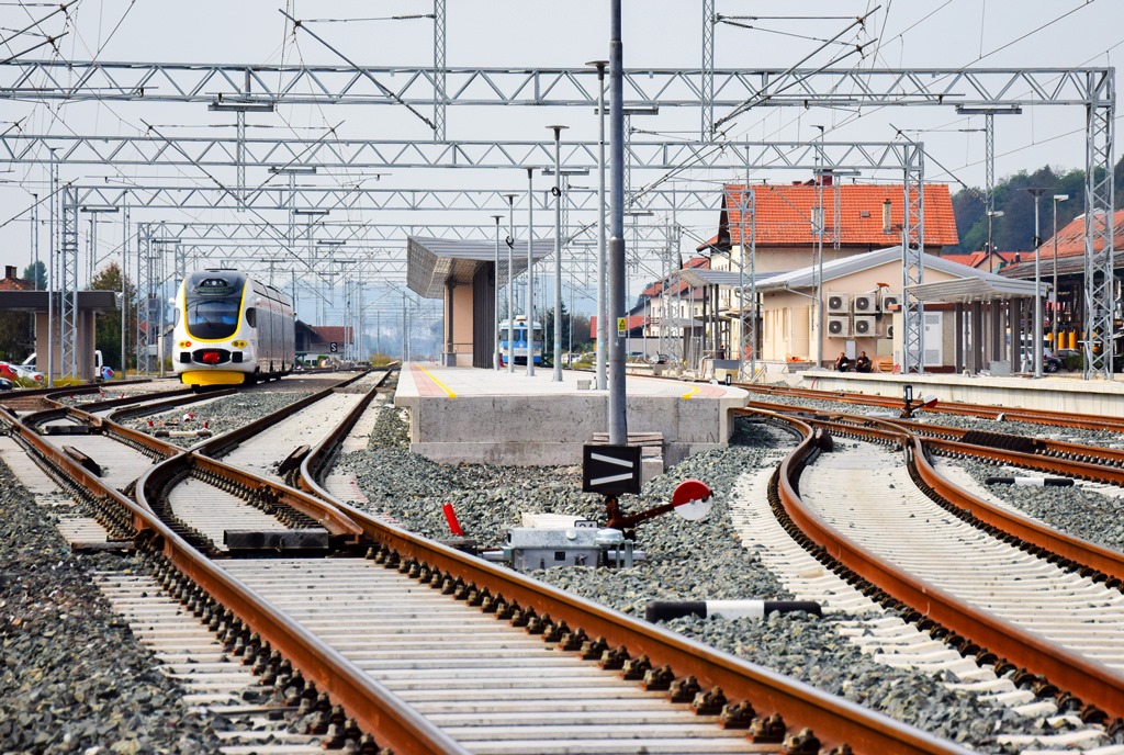 Modernizacija i elektrifikacija željezničke pruge na dionici Zaprešić - Zabok (željeznička pruga R201 Zaprešić-Čakovec) - Železničné stavby