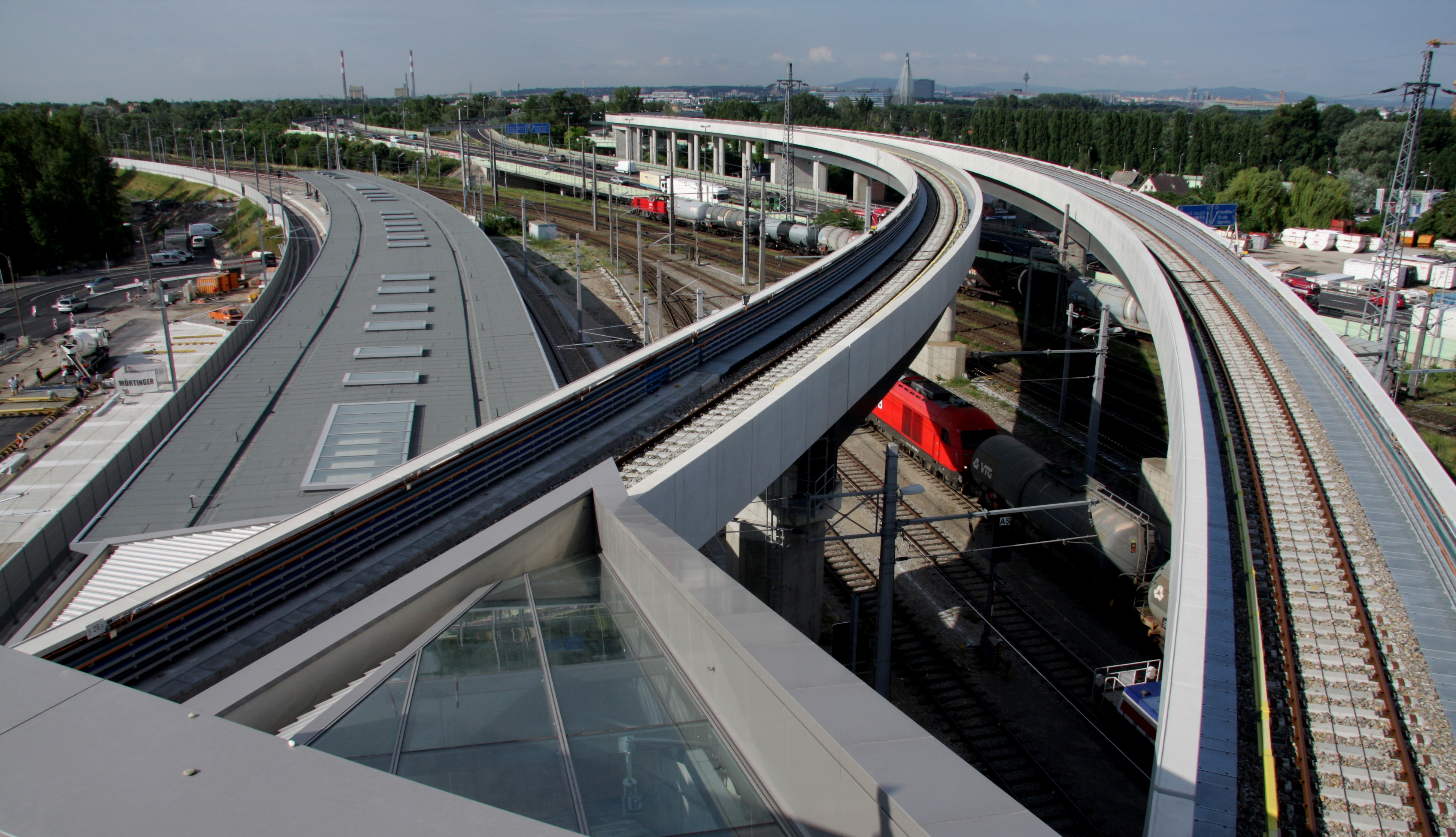 Wiener U-Bahnlinie 2, Baulos 8 - Stadlau - Výstavba ciest a mostov
