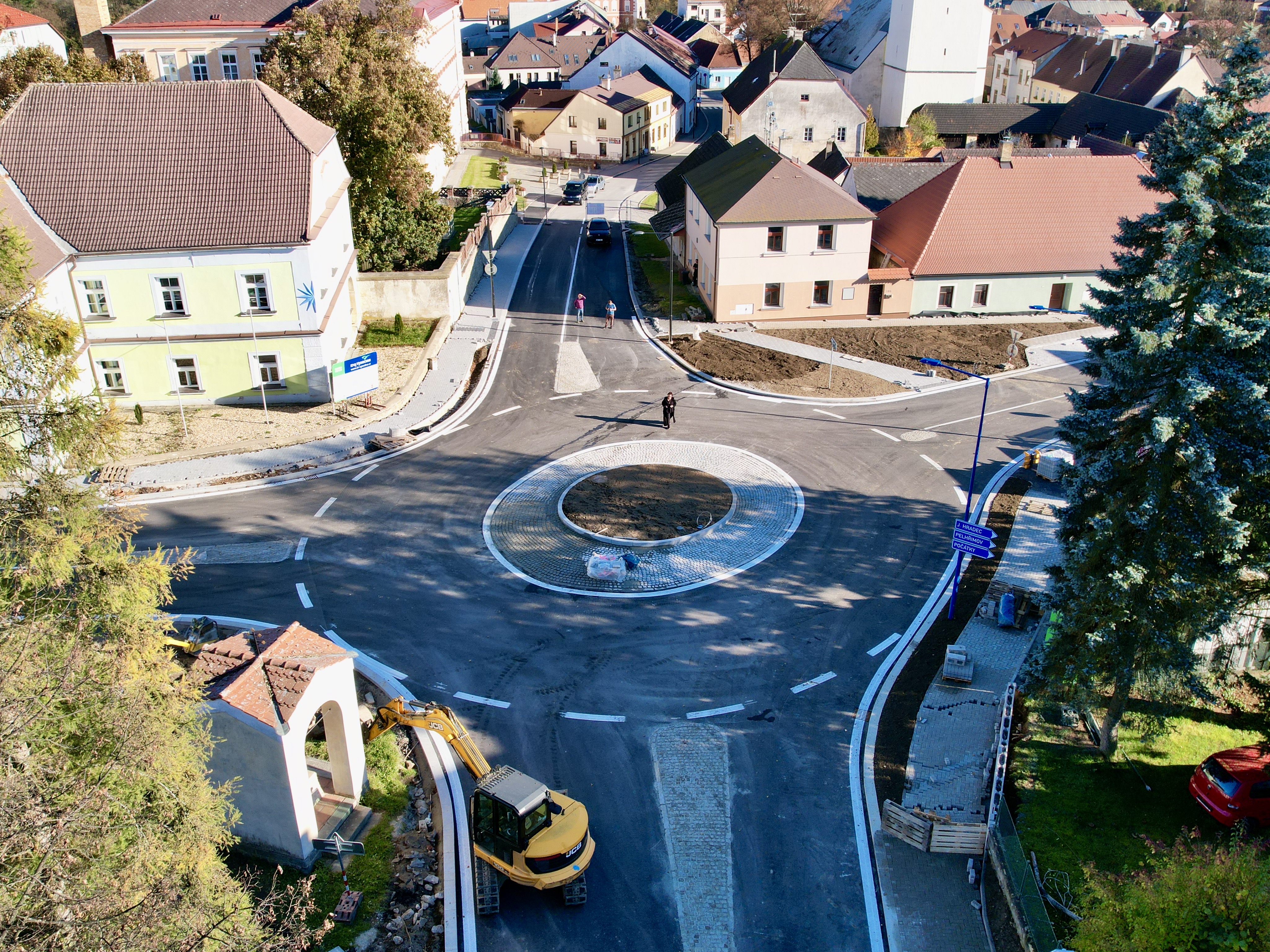 Kamenice nad Lipou – rekonstrukce ul. Družstevní - Výstavba ciest a mostov