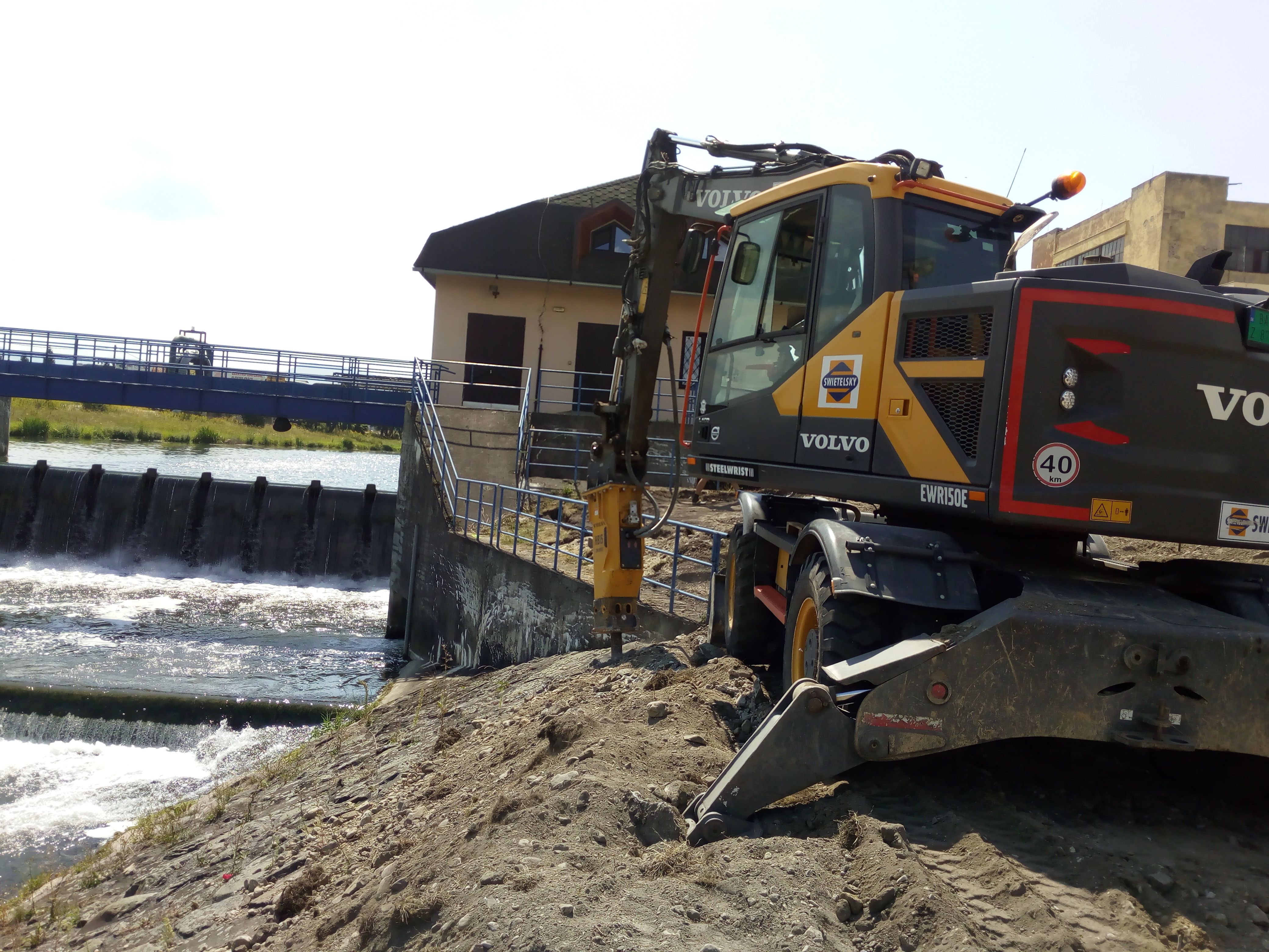 Odstraňovanie bariér vo vodnom toku Turiec, rkm 7,530; stavebné práce - Inžinierske stavby