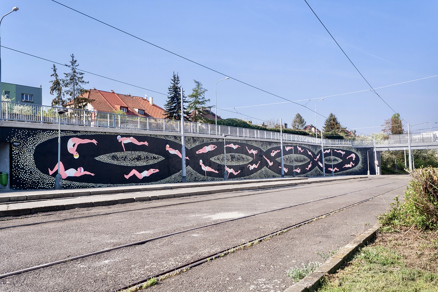 Praha 15, ul. Průmyslová – rekonstrukce opěrné zdi - Výstavba ciest a mostov