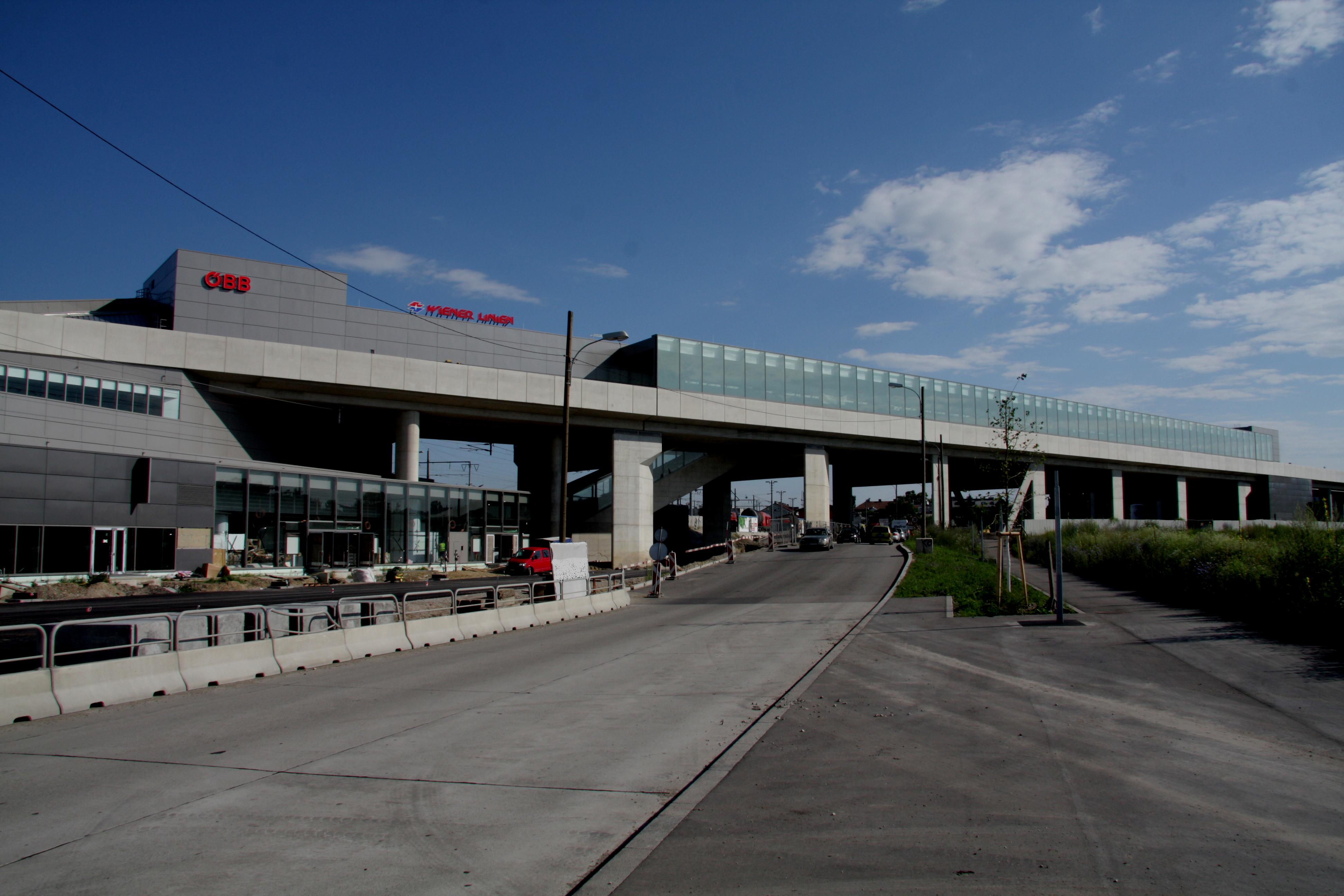 Wiener U-Bahnlinie 2, Baulos 8 - Stadlau - Výstavba ciest a mostov