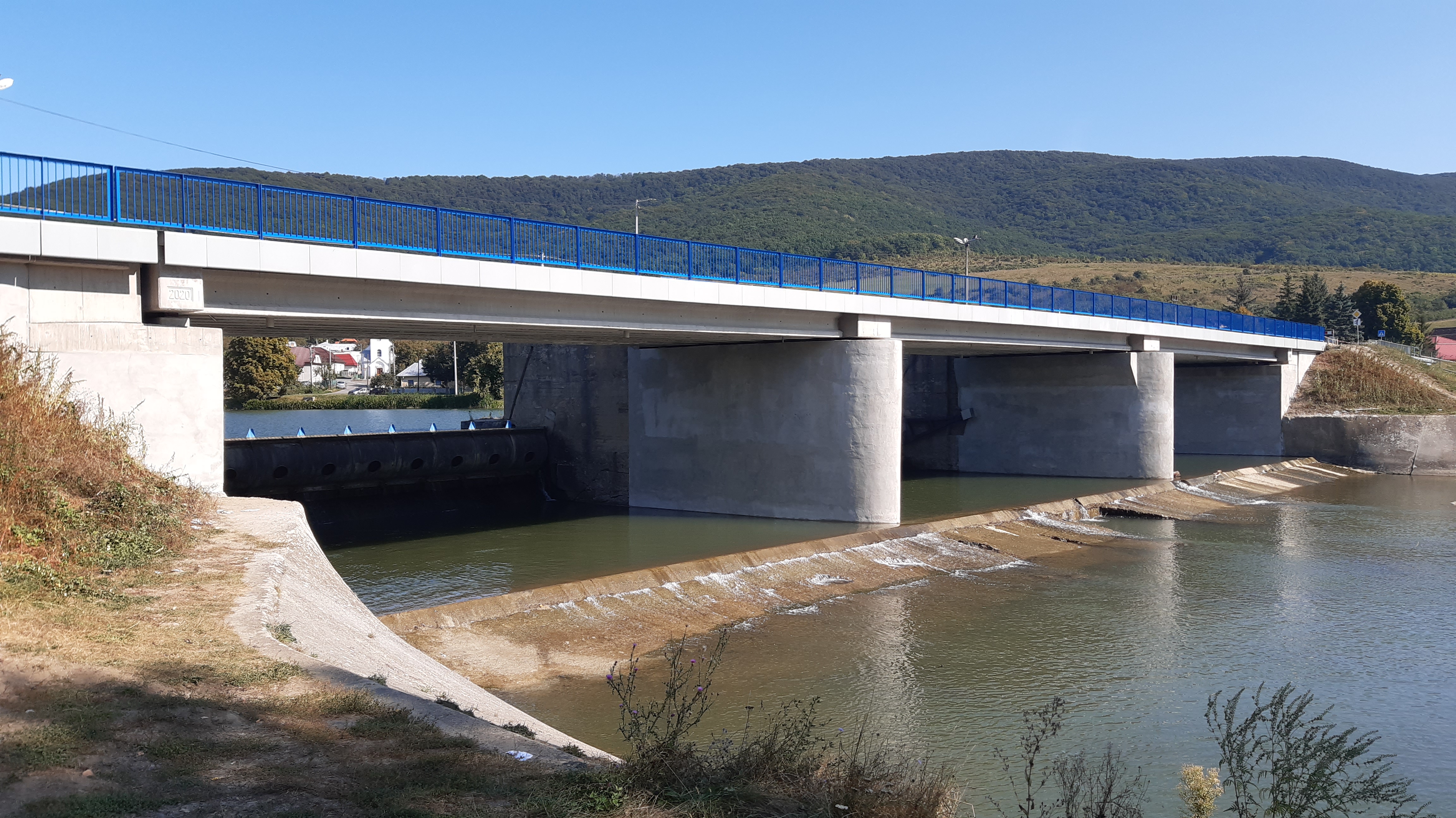 Odstránenie havarijného stavu mosta cez rieku Laborec - Výstavba ciest a mostov