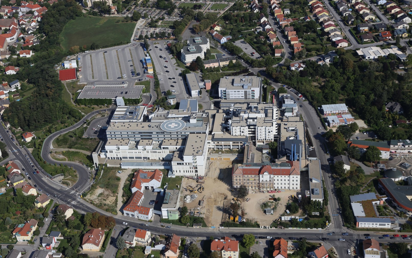 Klinikgebäude, Mistelbach - Pozemné stavby