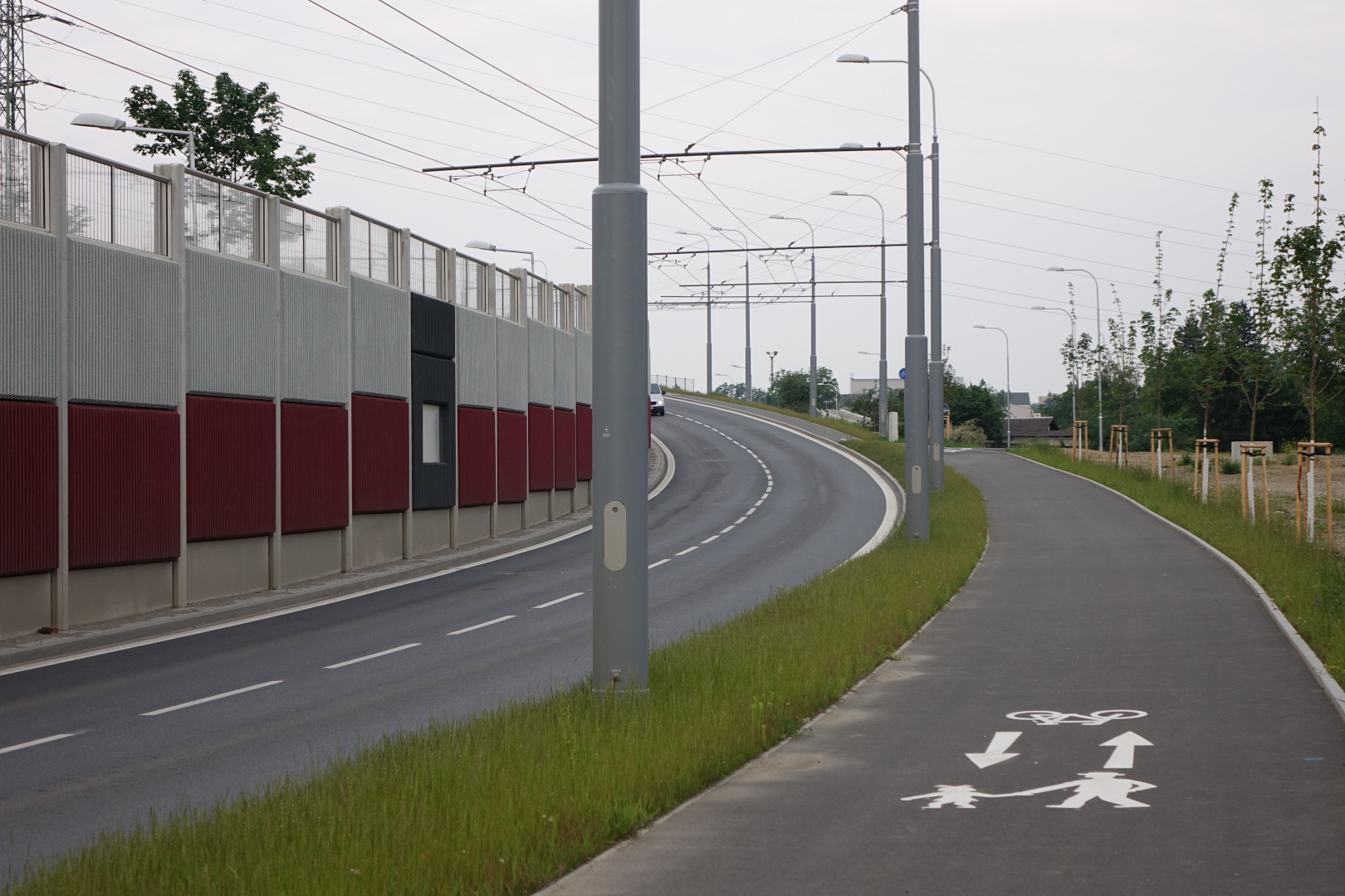 Uzel Plzeň, 3. stavba - přesmyk domažlické trati - Výstavba ciest a mostov