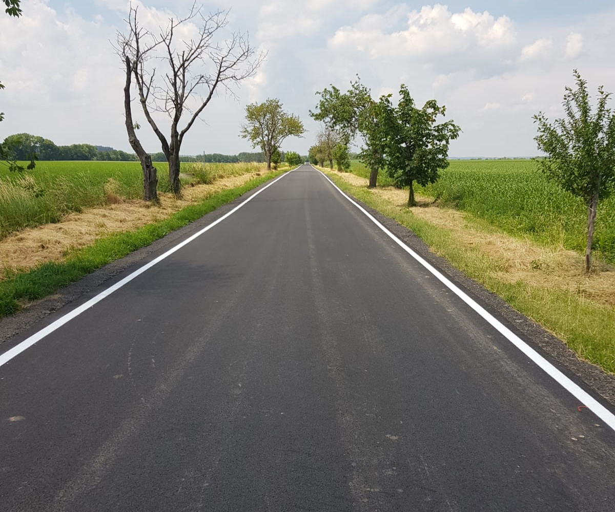 Silnice III/12536 – rekonstrukce úseku Červený Hrádek – Solopysky - Výstavba ciest a mostov