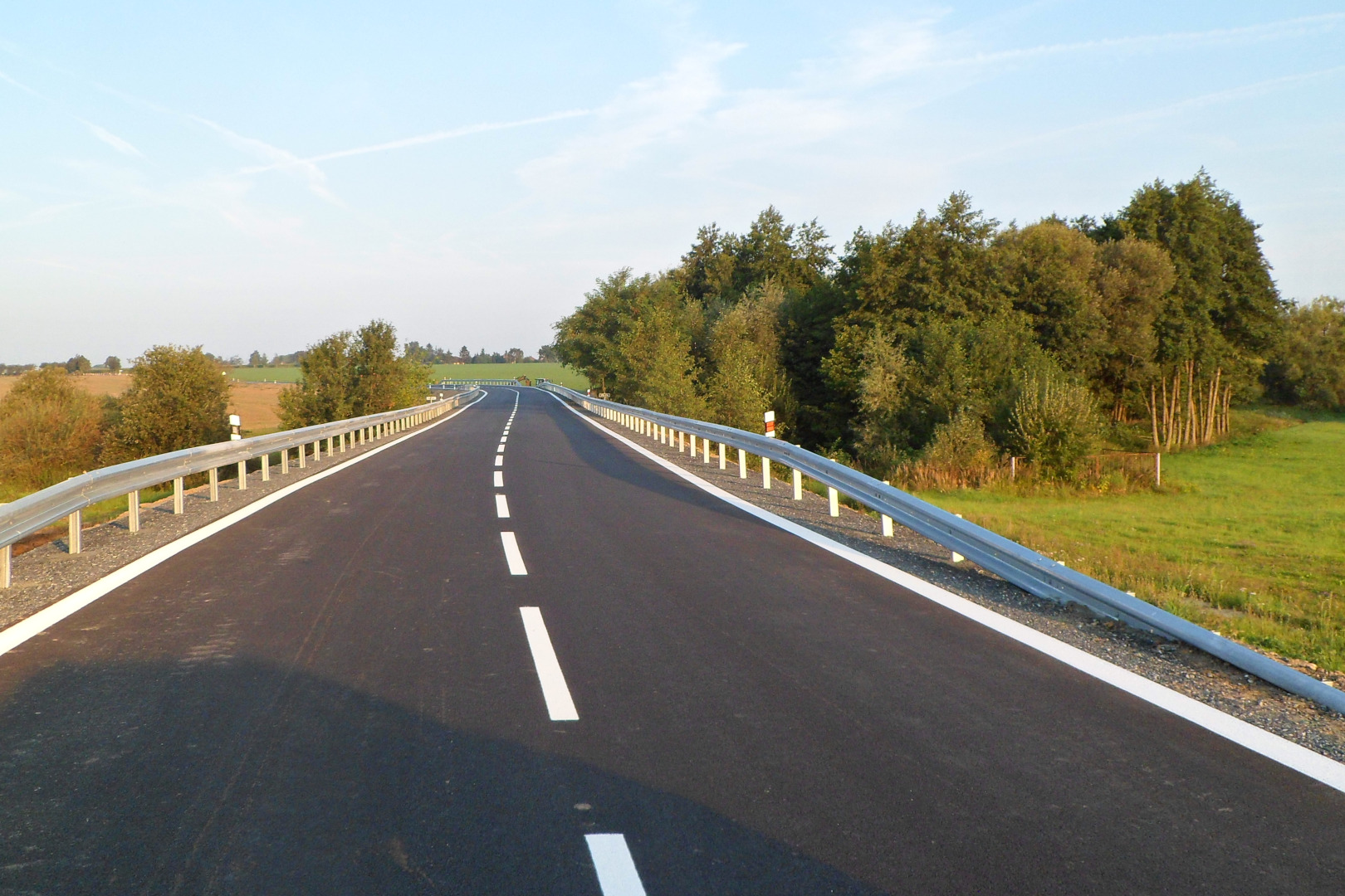 II/335 Uhlířské Janovice - Staňkovice, rekonstrukce silnice - Výstavba ciest a mostov
