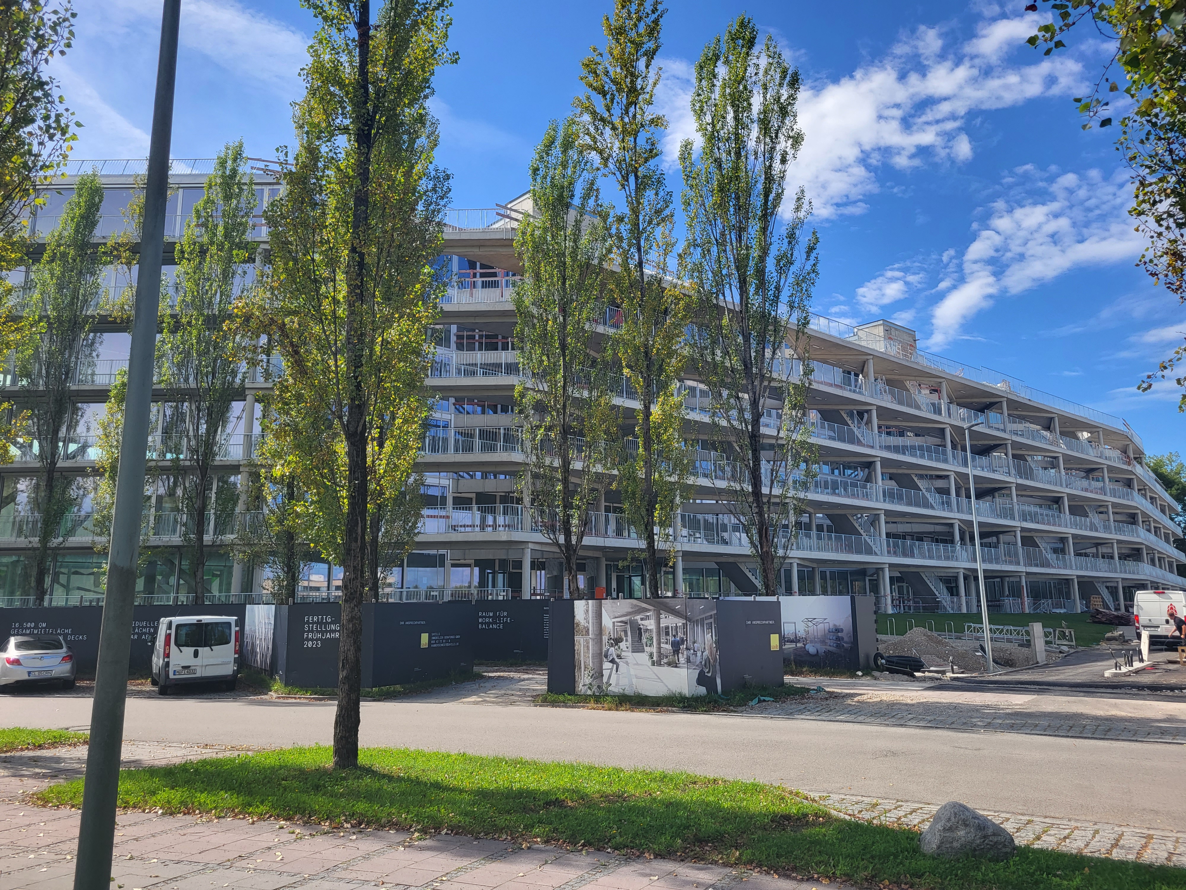 Hammerschmidt - Bürogebäude mit Dachterrasse und offenem Parkdeck - Pozemné stavby