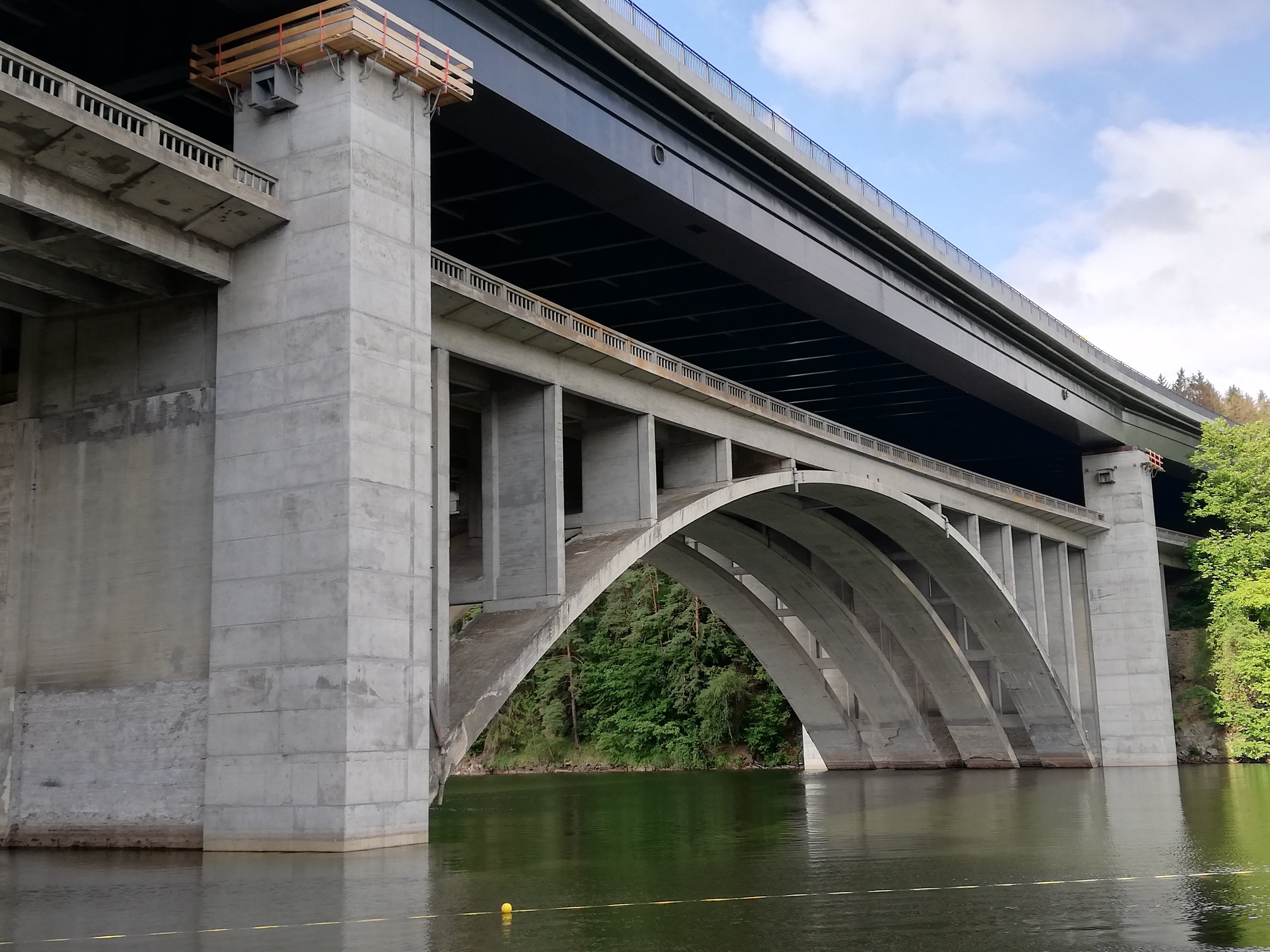 Dálnice D1, most Koberovice – dodávka mostních ložisek a závěrů - Výstavba ciest a mostov