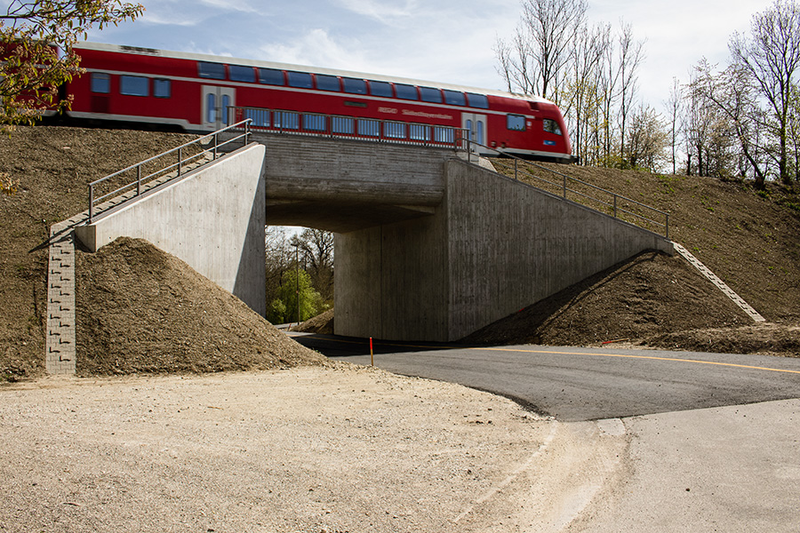 Eisenbahnüberführung Walpertskirchen - Výstavba ciest a mostov