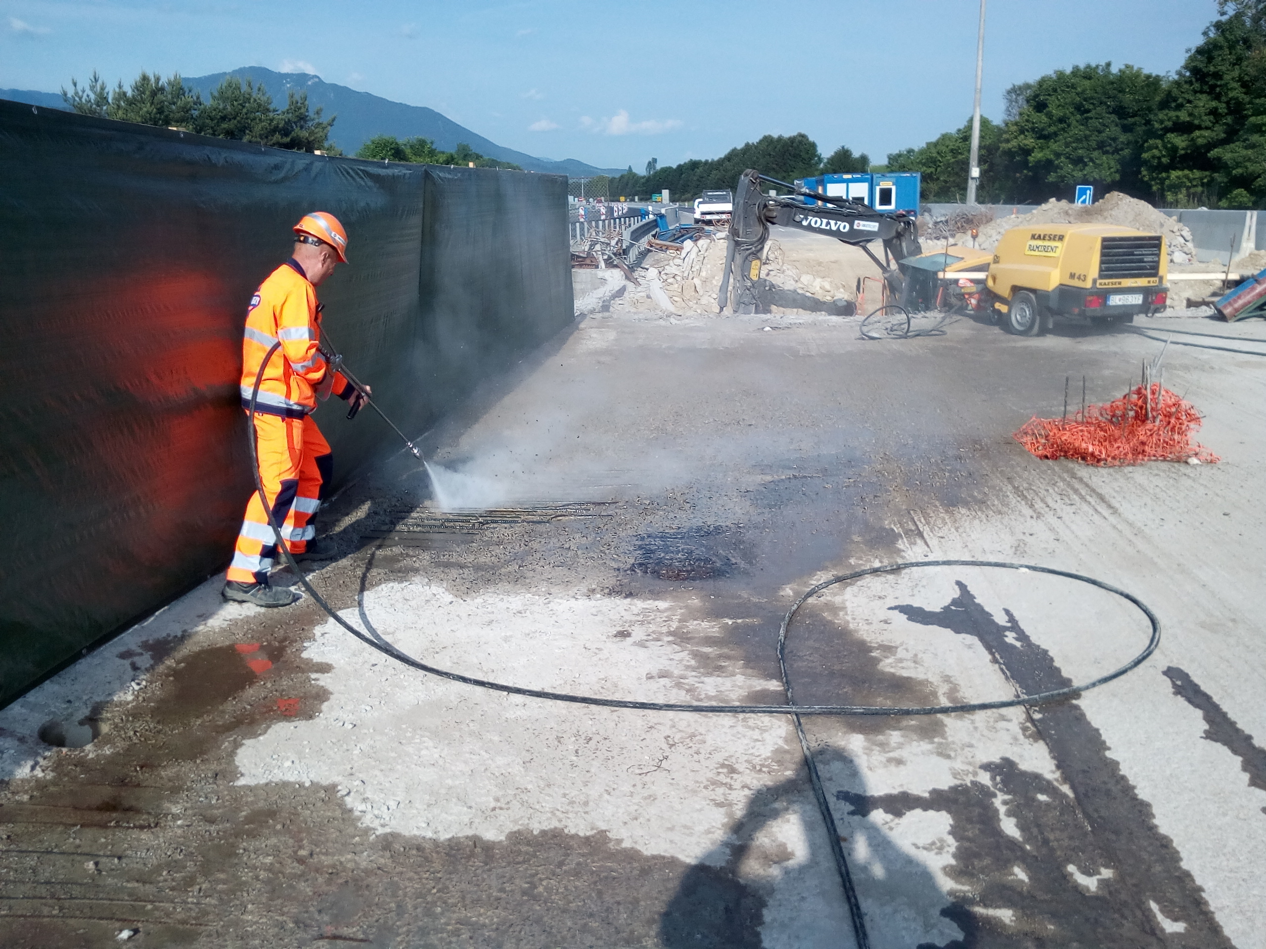 Vysokotlakové čistenie a búranie betónových konštrukcií vodným lúčom - Špeciálne kompetencie