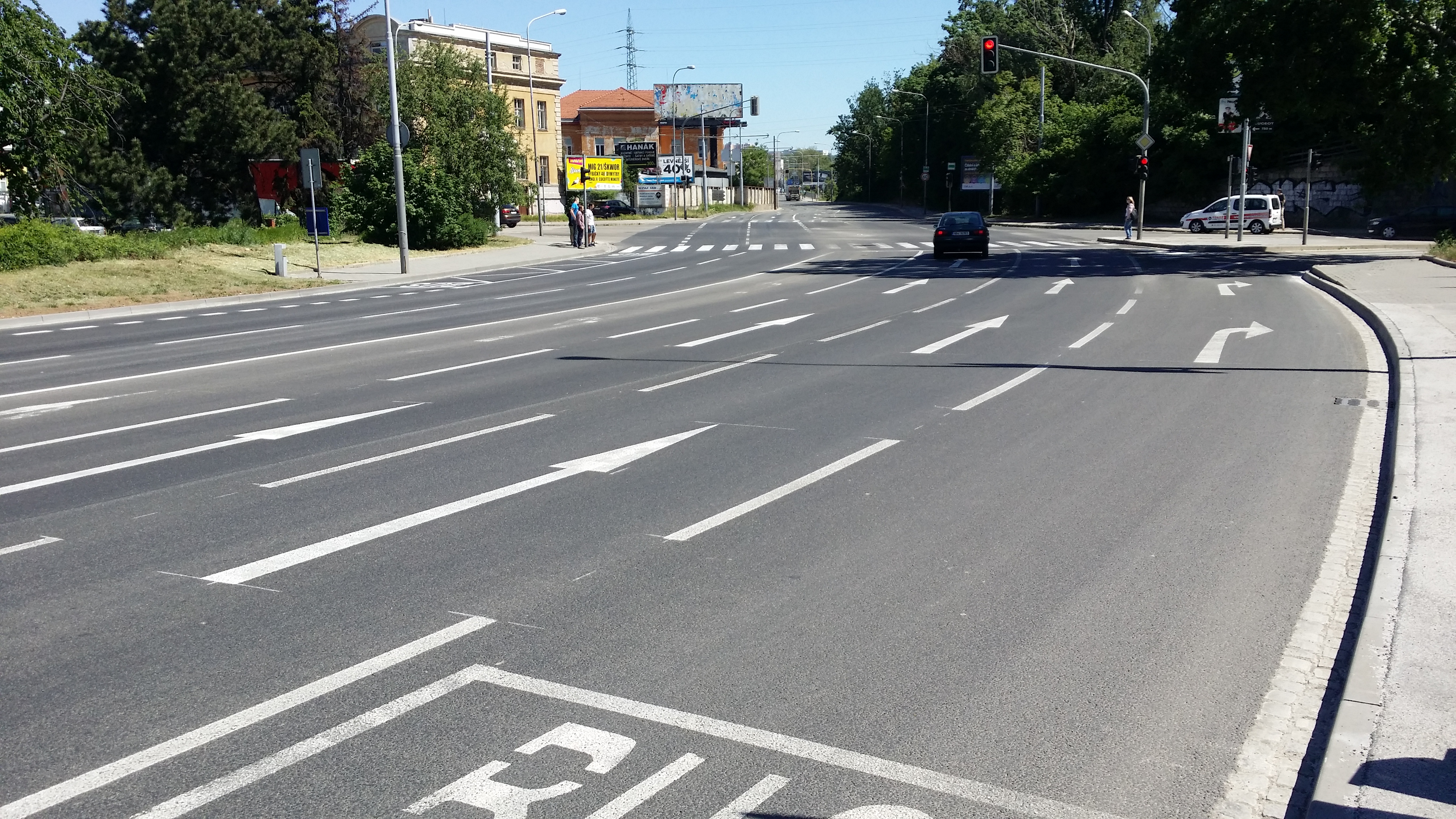 Brno – oprava krytu vozovky, ul. Hladíkova - Výstavba ciest a mostov