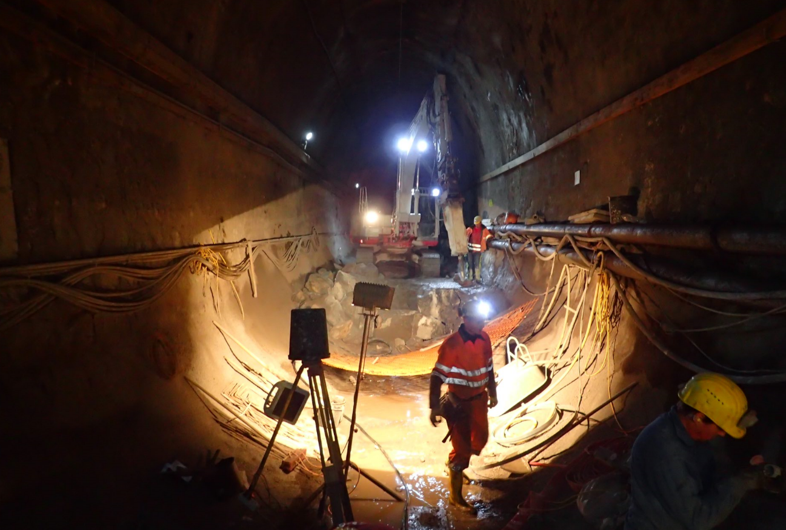 Sanierung Bosrucktunnel - Výstavba tunelov