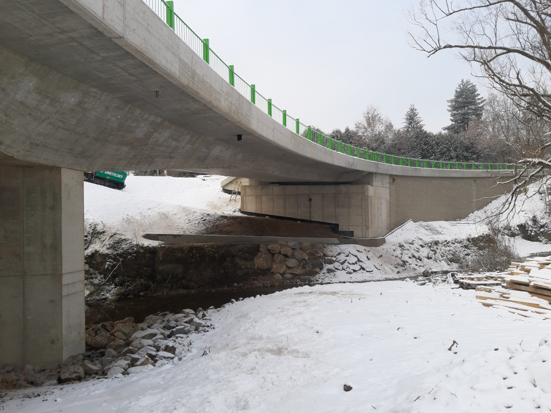 Silnice III/1354 – most přes říčku Smutná na úseku Bechyně–Radětice  - Výstavba ciest a mostov