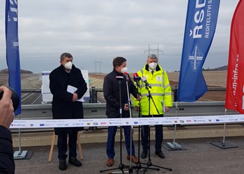 Motoristé vyjeli na nové úseky D6 u Řevničova - CZ Motoristé vyjeli na nové úseky D6 u Řevničova - CZ