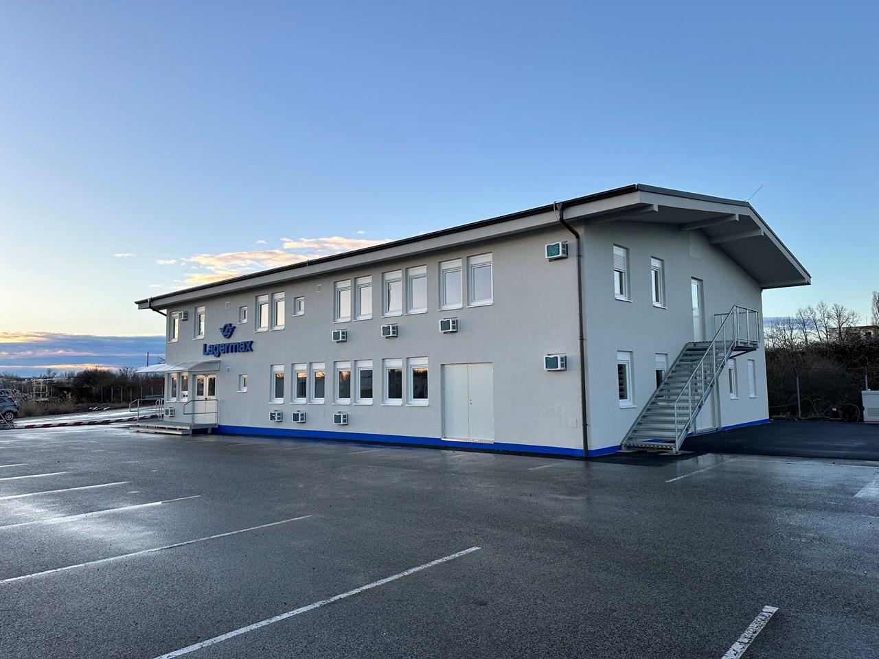 Kontajnér 2 Kontajnér 2