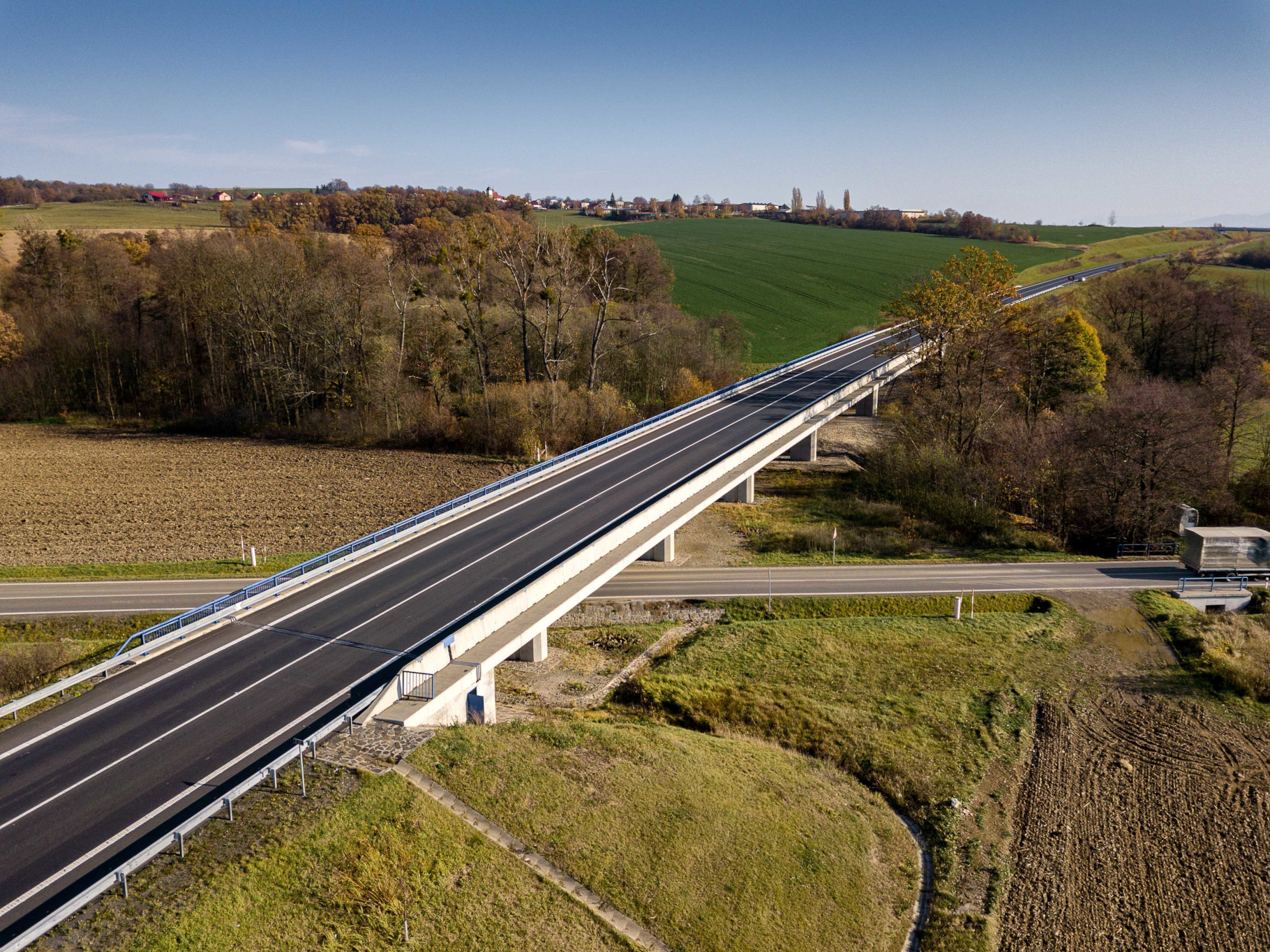 Silnice I/57 – rekonstrukce úseku Lukavec–Fulnek - Výstavba ciest a mostov