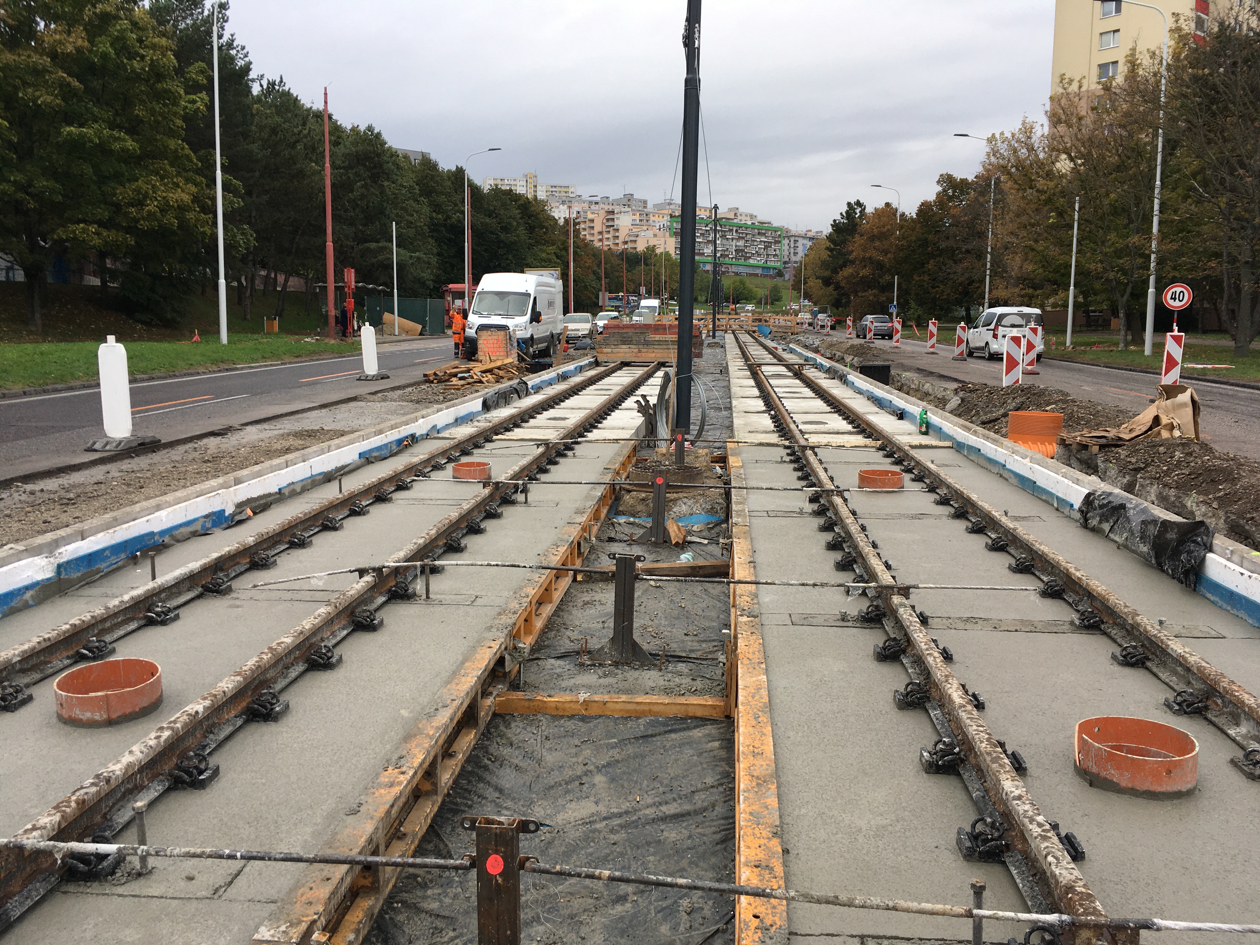 Tramvajová trať Dúbravsko – Karloveská radiála  - Železničné stavby