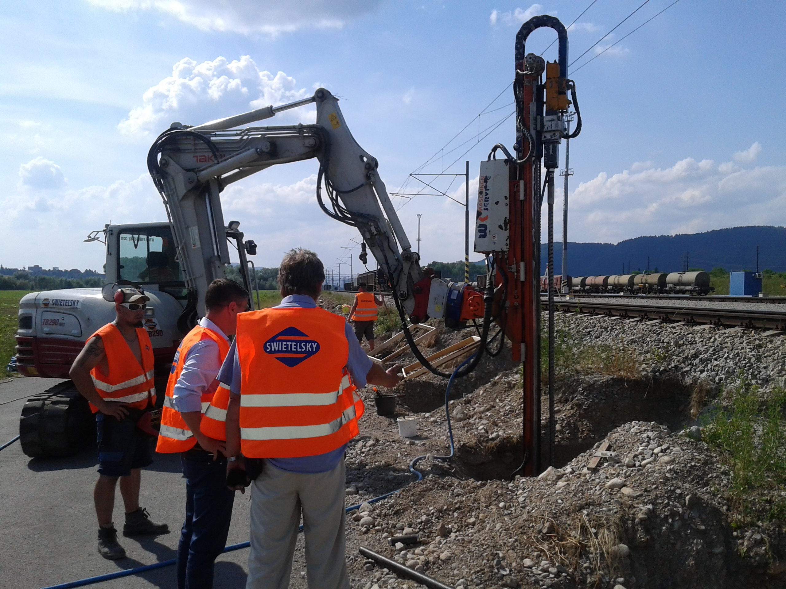 ŽSR, Žilina Teplička zriaďovacia stanica, 2. stavba, 2. etapa, protihlukové opatrenia a doplnenie železničnej infraštruktúry (2 400 m) - Železničné stavby