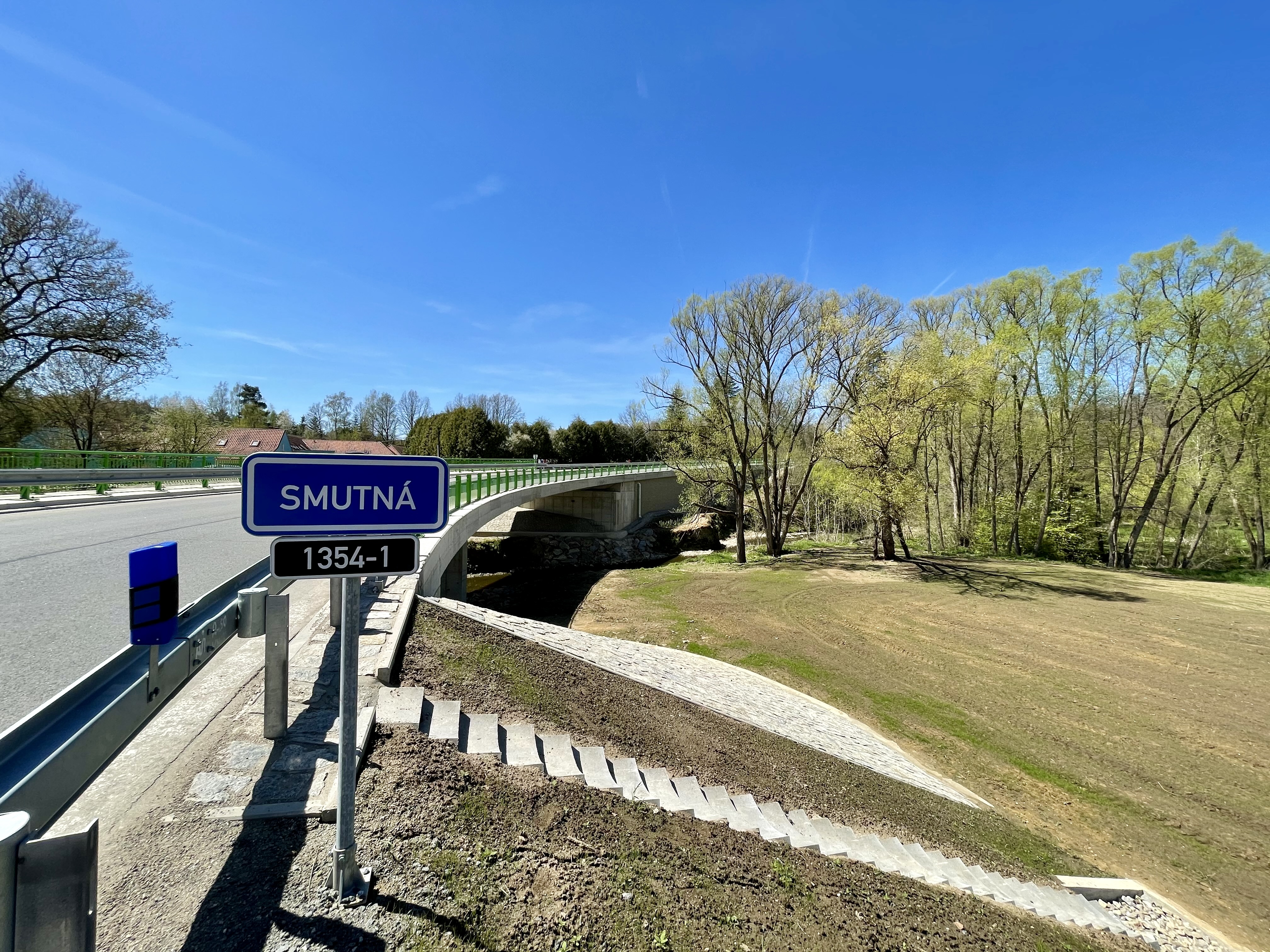 Silnice III/1354 – most přes říčku Smutná na úseku Bechyně–Radětice  - Výstavba ciest a mostov