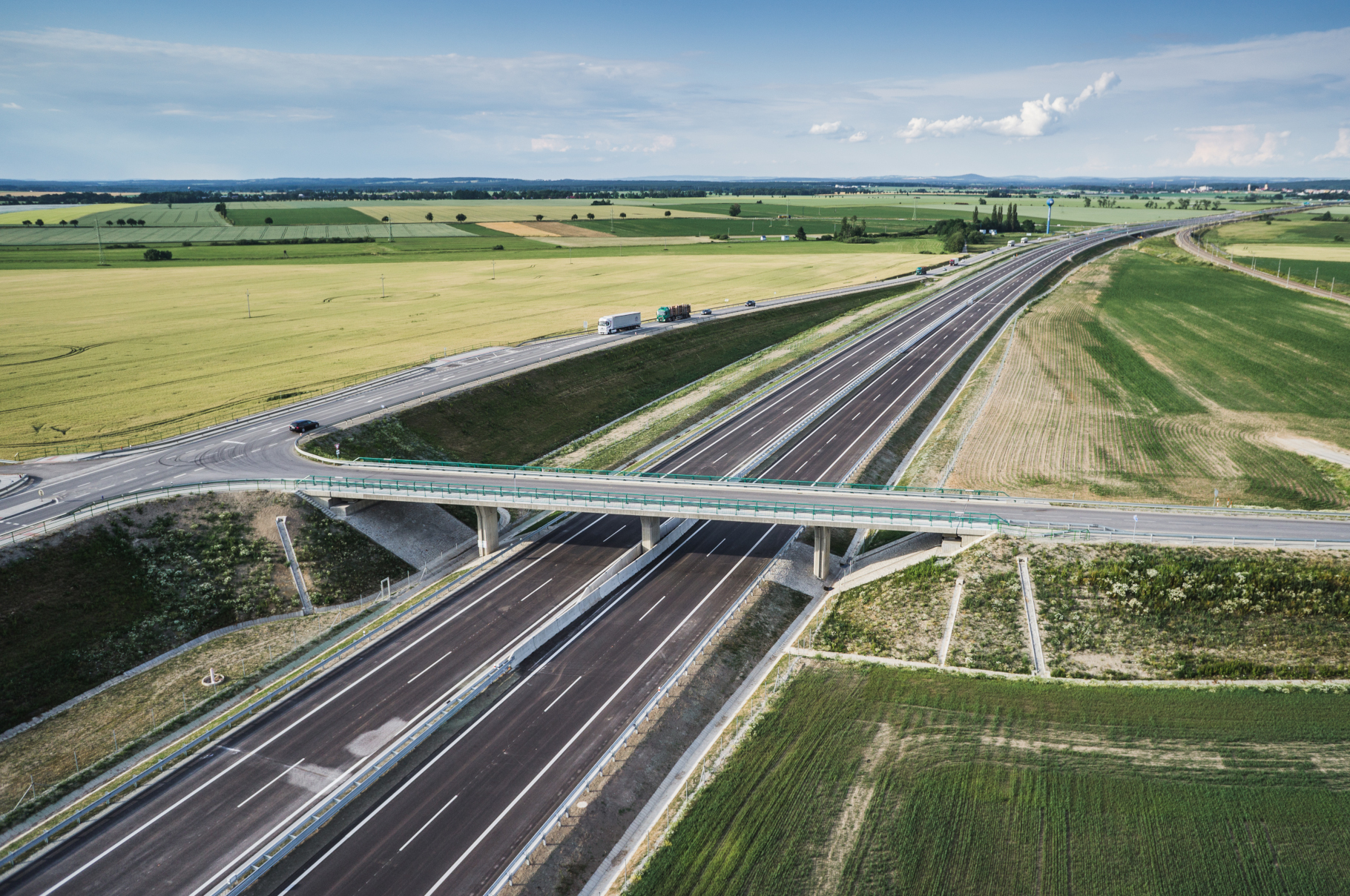 Dálnice D3 – výstavba úseku Bošilec–Ševětín - Výstavba ciest a mostov
